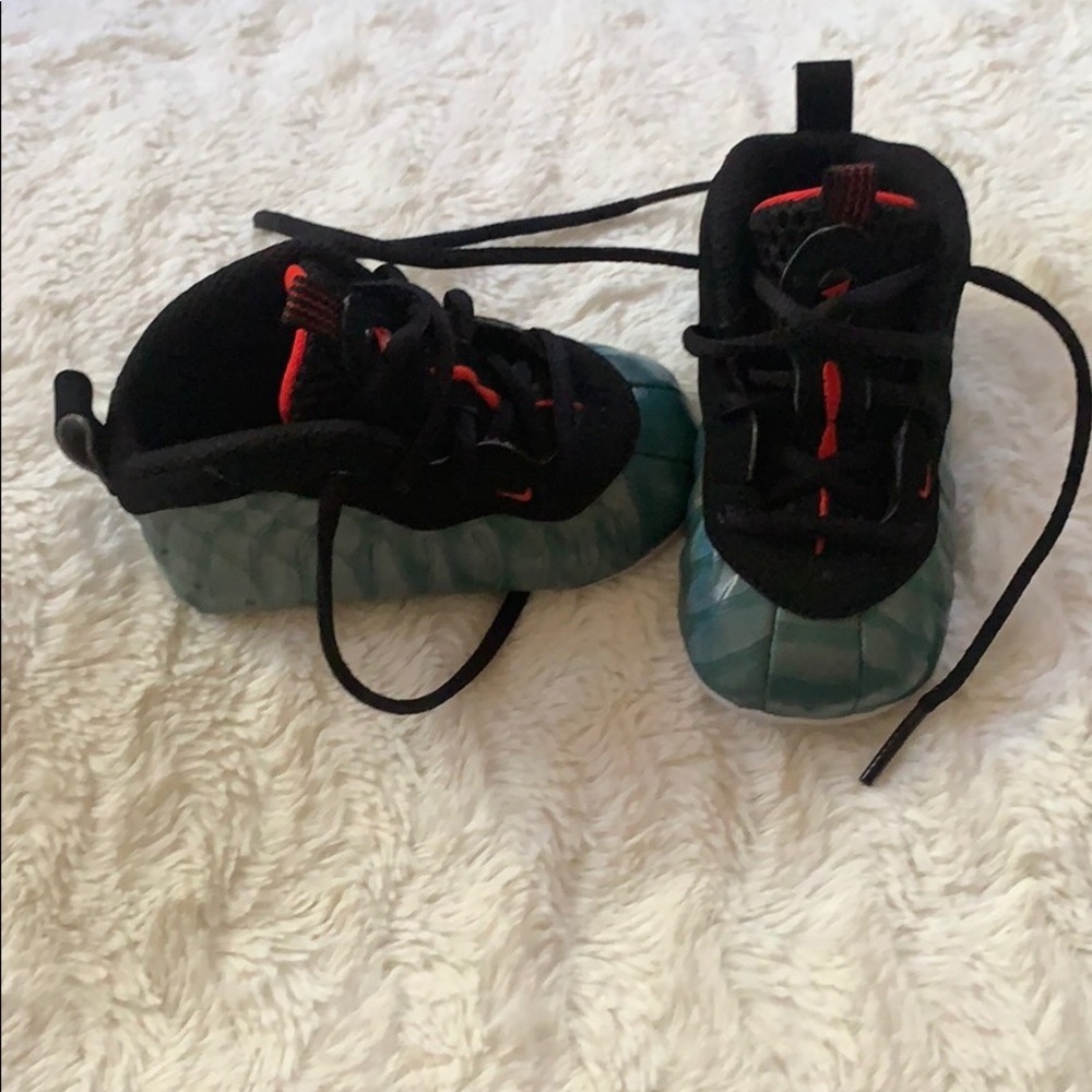 Nike lil’ posite one